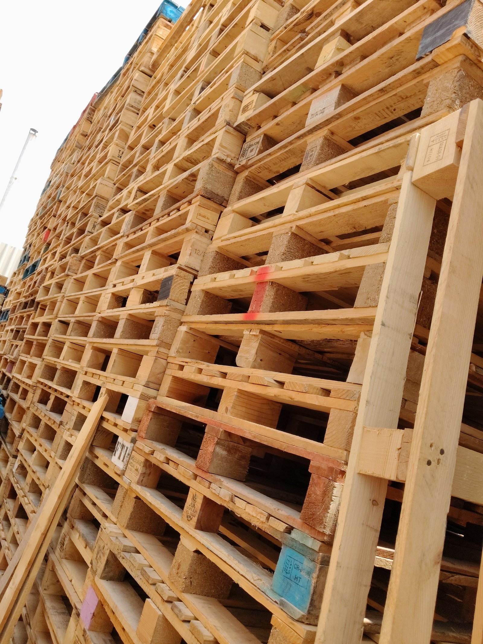 Wooden Pallets Supplier UAE